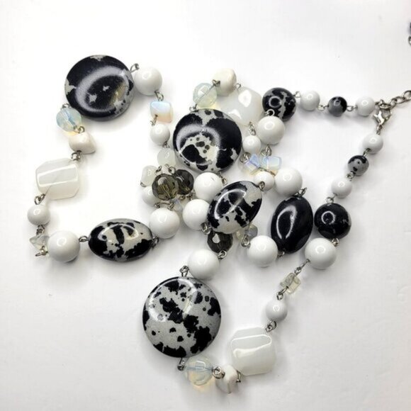 Black and White Bead Long Necklace with Earrings - Picture 9 of 11